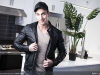 2020-03-18 House Sitting - Masqulin - Facial