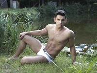 Antonio Valentini Ddx Outside - DiamondPicturesMen - Muscle