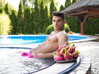 Antonio Valentini Tropical - DiamondPicturesMen - Posing