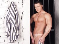 Fred Goldsmith Beh1 - DiamondPicturesMen - Posing