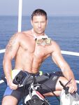 Julian Vincenzo Plungeda - DiamondPicturesMen - Solo