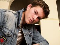 S07 - 013 Frank Hard - BoyStation - BoyStation