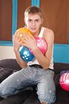 Bennie 2 - 19nitten, 19zone - Masturbation
