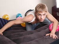 Bennie 2 - 19nitten, 19zone - Masturbation