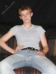 Benny - 19nitten, 19zone - Latino