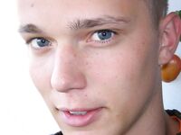 Jonnie - 19nitten, 19zone - Latino