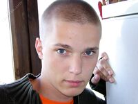 Jonnie - 19nitten, 19zone - Latino