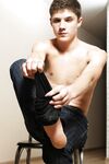 Leon 2 - 19nitten, 19zone - Masturbation