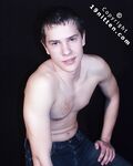 Mefis - 19nitten, 19zone - Latino