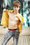Tony - 19nitten, 19zone - Latino