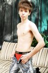 Tony - 19nitten, 19zone - Latino