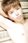 Tony - 19nitten, 19zone - Latino