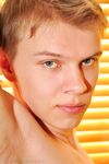 Venia - 19nitten, 19zone - Latino