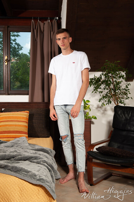 HELPING HAND (15.08.2022) - Viktor Butt - WilliamHiggins, WH - Studs