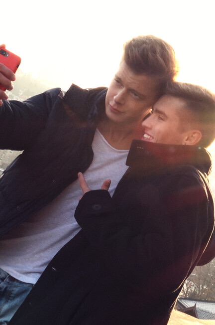 Issue 032 - Jason & Christian - FreshMen - Threesome
