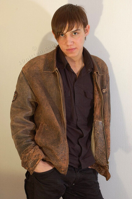 Darold - 19nitten, 19zone - Latino