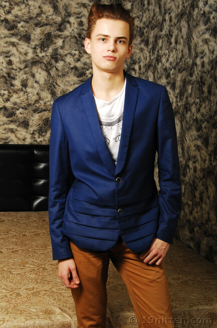 Lionel - 19nitten, 19zone - Latino