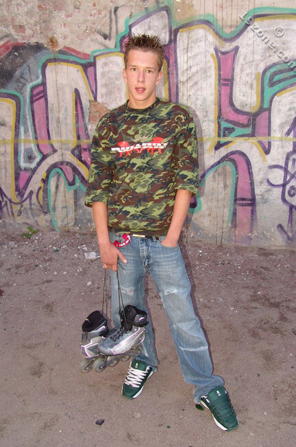 Willy - 19nitten, 19zone - Latino