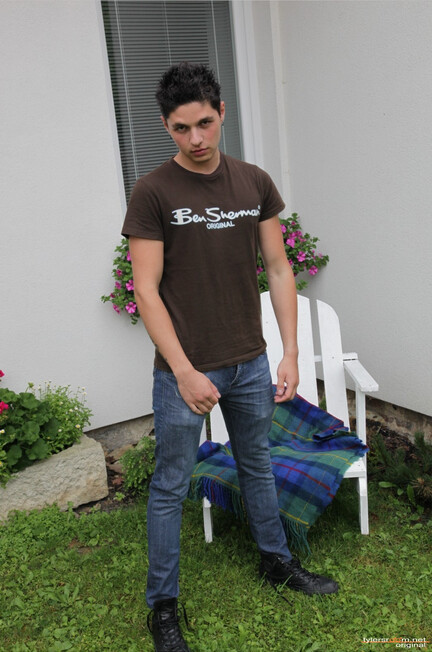 Juraj - TylersRoom - Teens